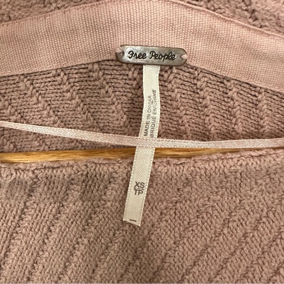Free People I Can’t Wait Blush Pink Ribbed Oversized Poncho Cropped Sweater XS - Picture 4 of 6